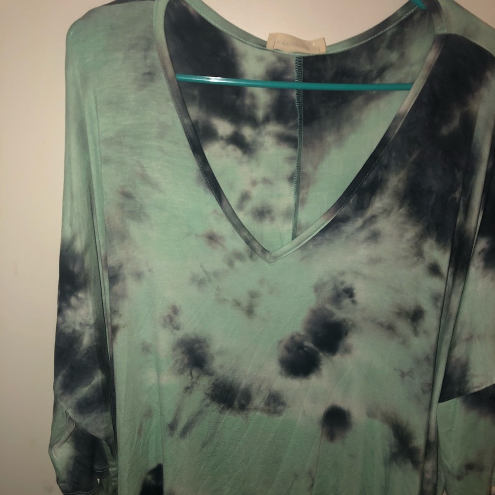 TIE DYE TOP.